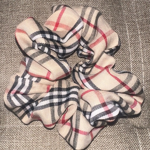 Two piece bundle of scrunchies - Picture 3 of 6